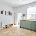 Host & Stay - Mayfield